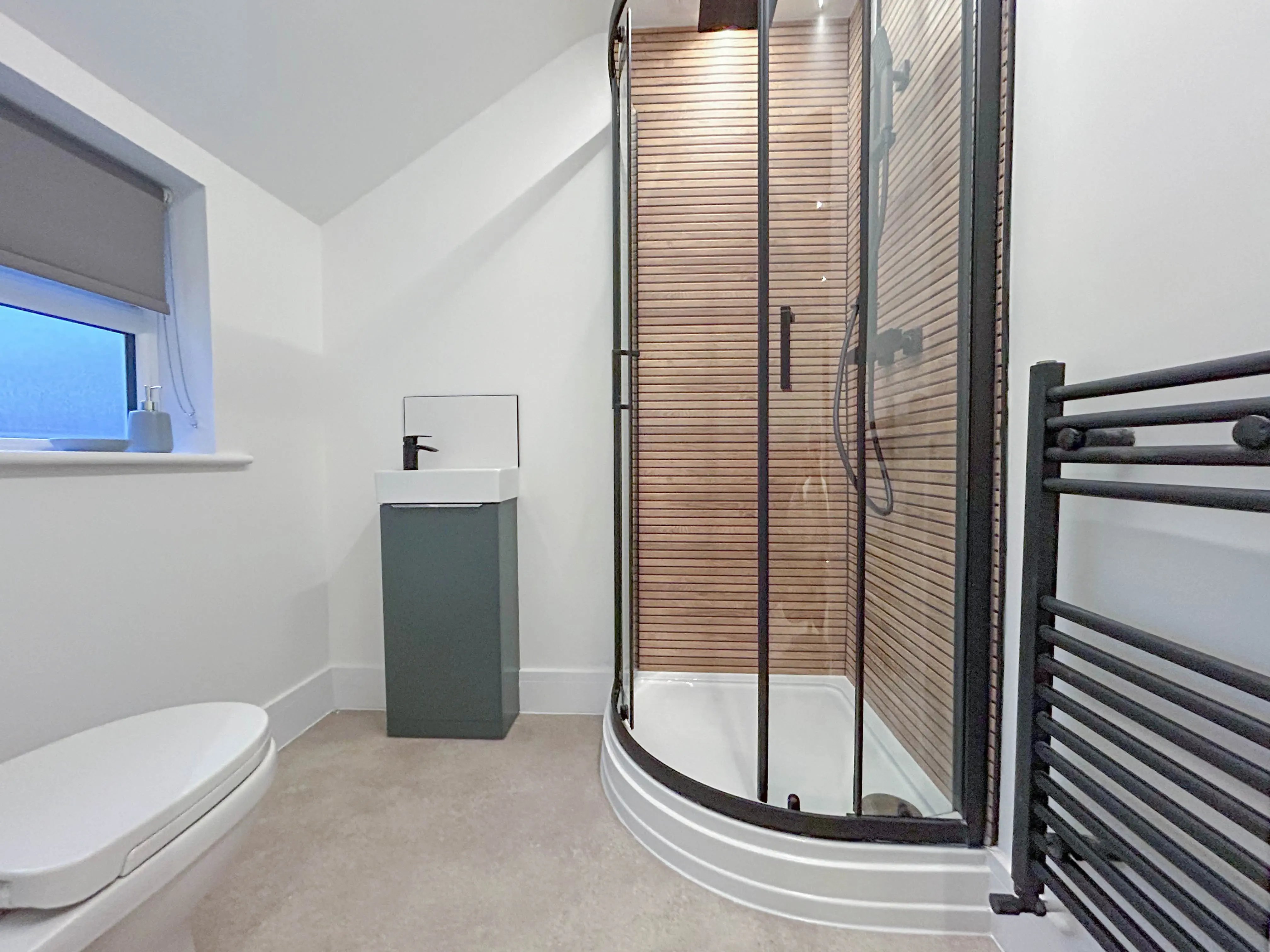 Ground Floor Rear Bath -1