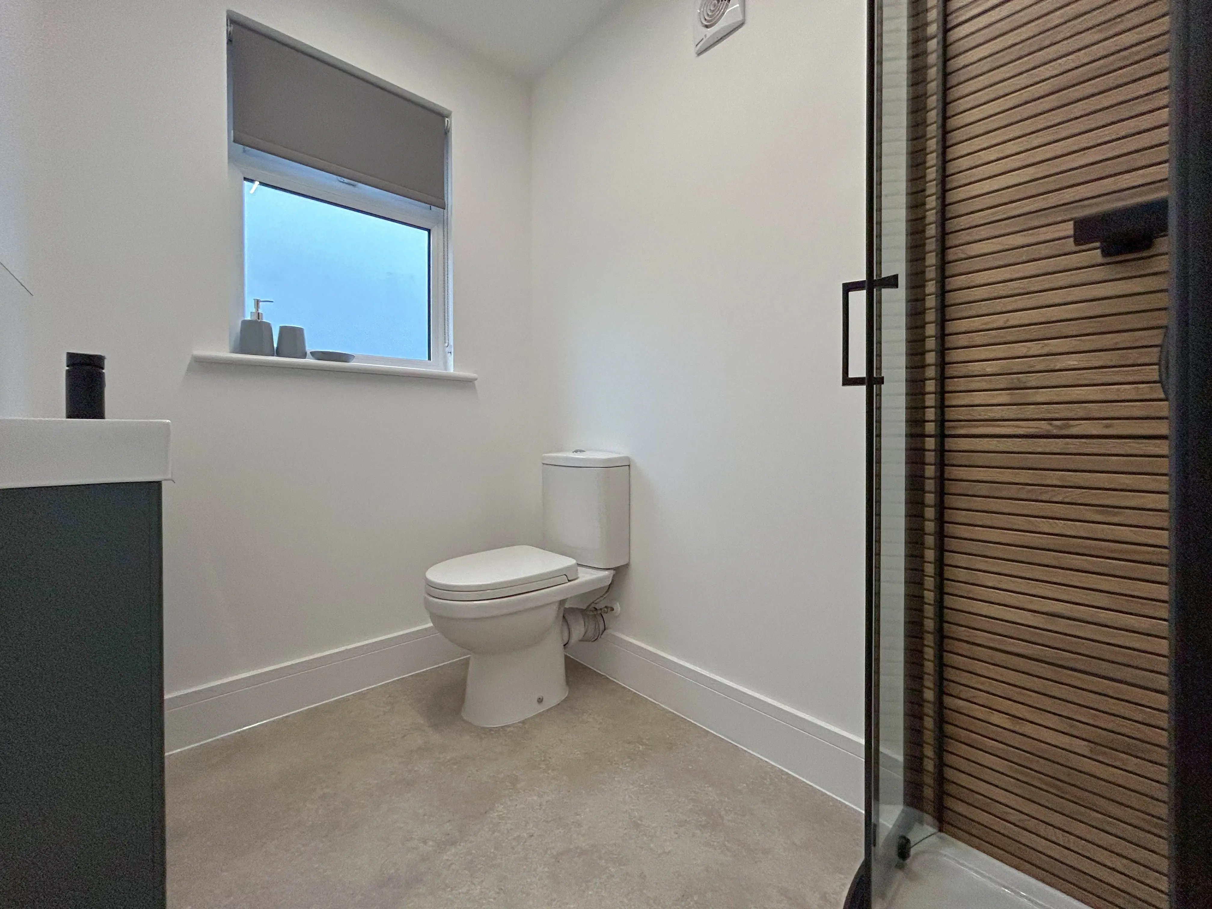 Ground Floor Rear Bath 2-1